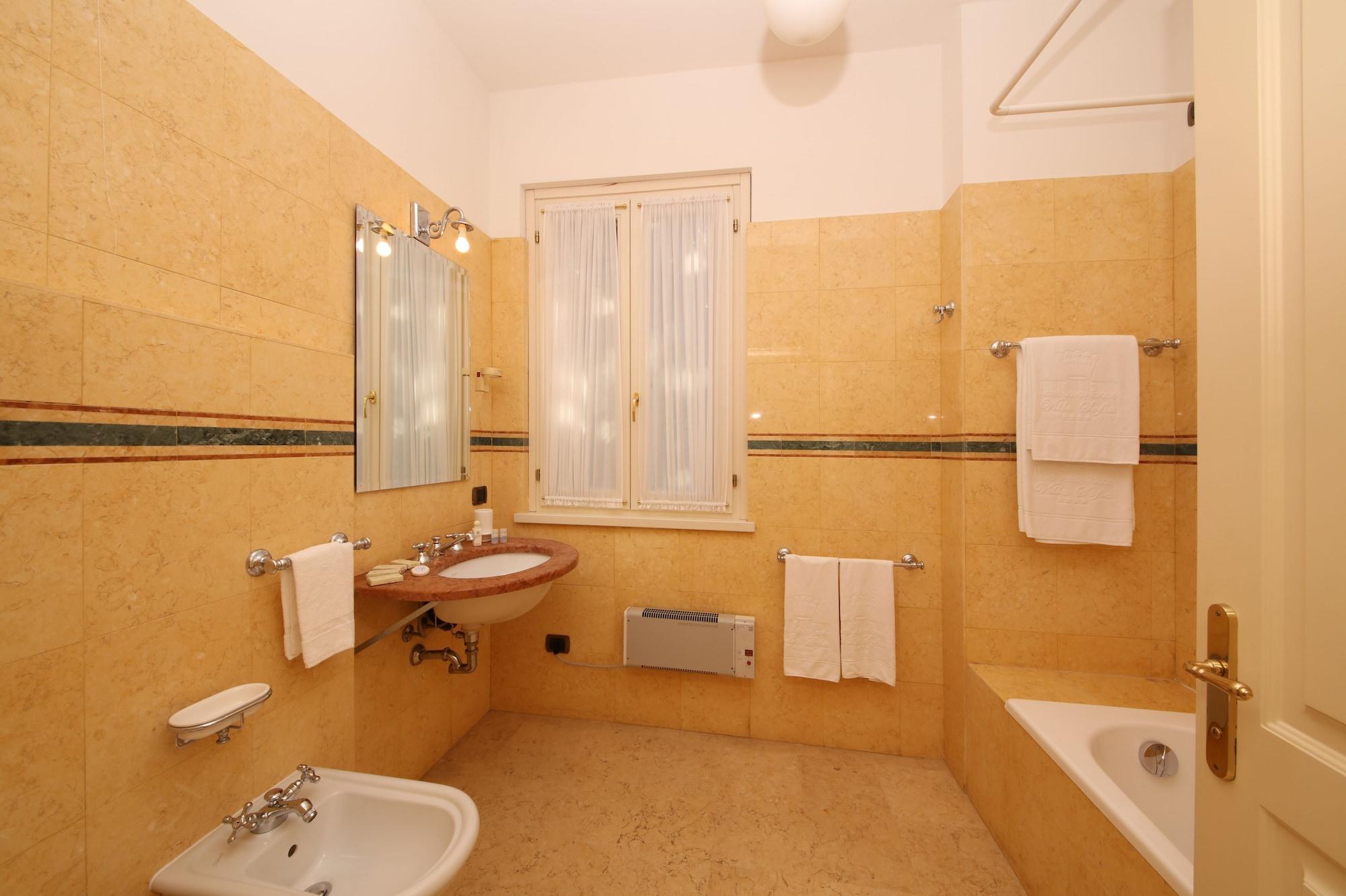 Villa Sofia Hotel Гардоне-Рив'єра Екстер'єр фото